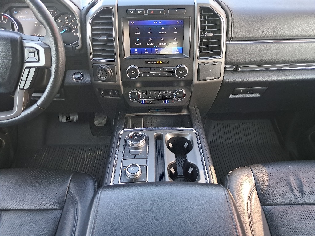 2020 Ford Expedition XLT photo 16