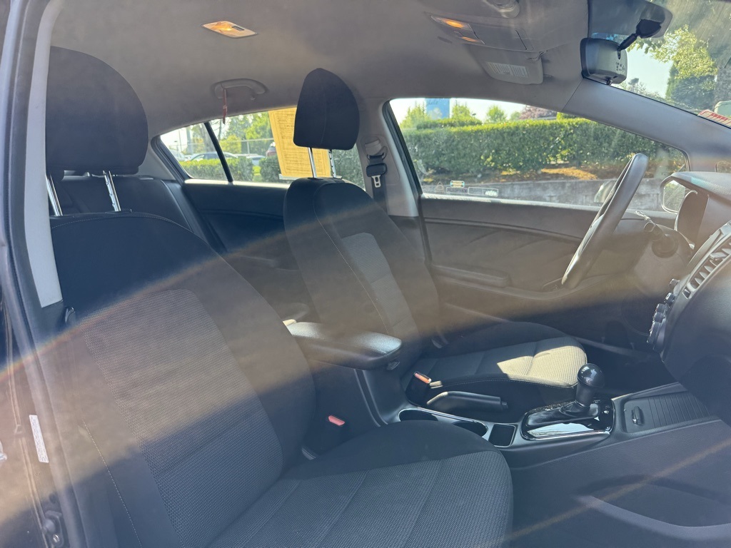 2017 Kia Forte LX photo 21