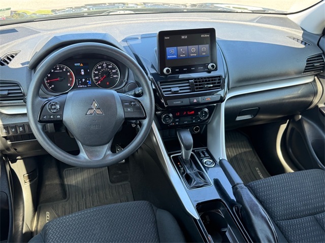 2022 Mitsubishi Eclipse Cross LE photo 12