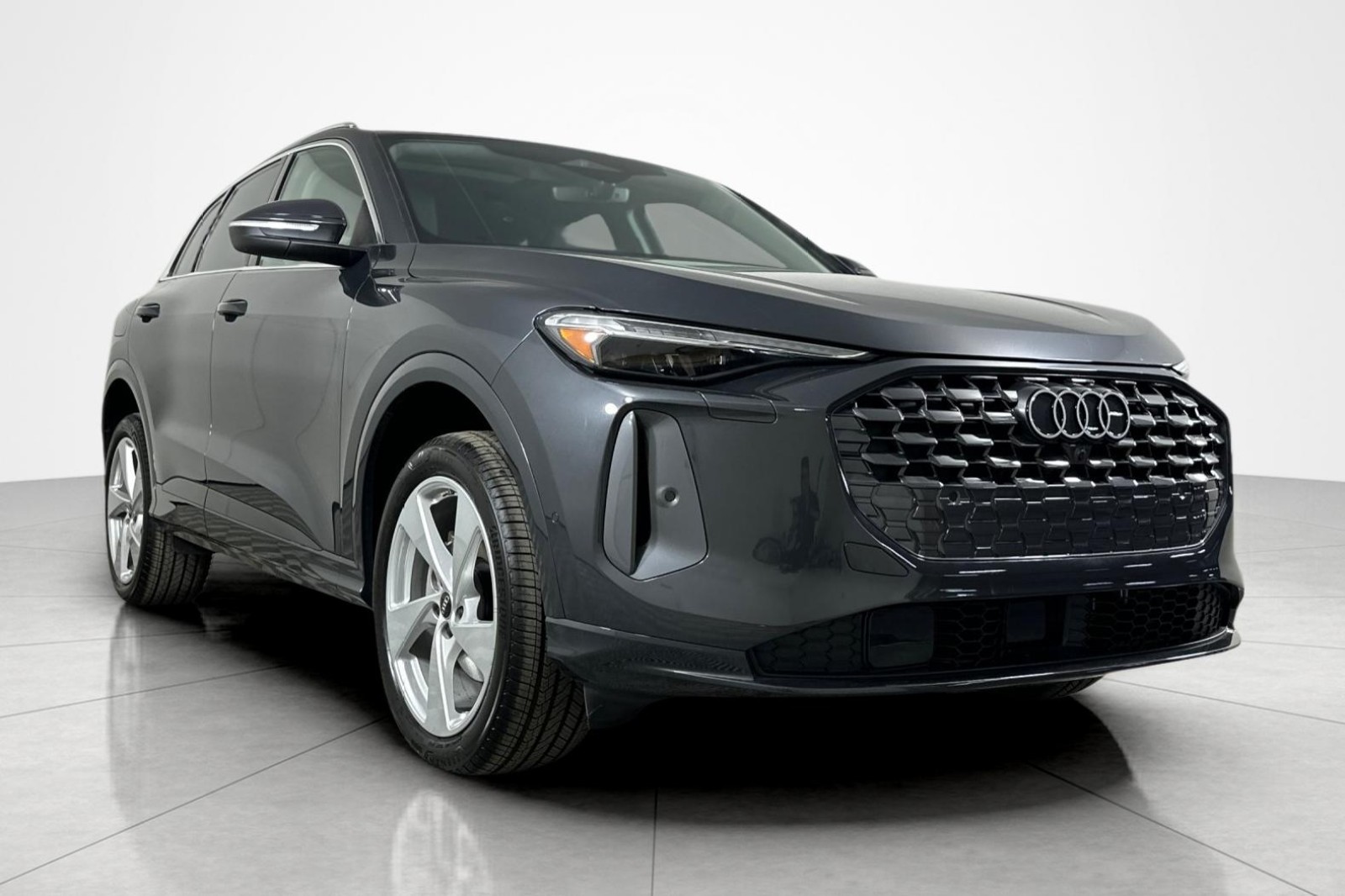 2025 Audi Q5 Premium Plus TFSI photo 2