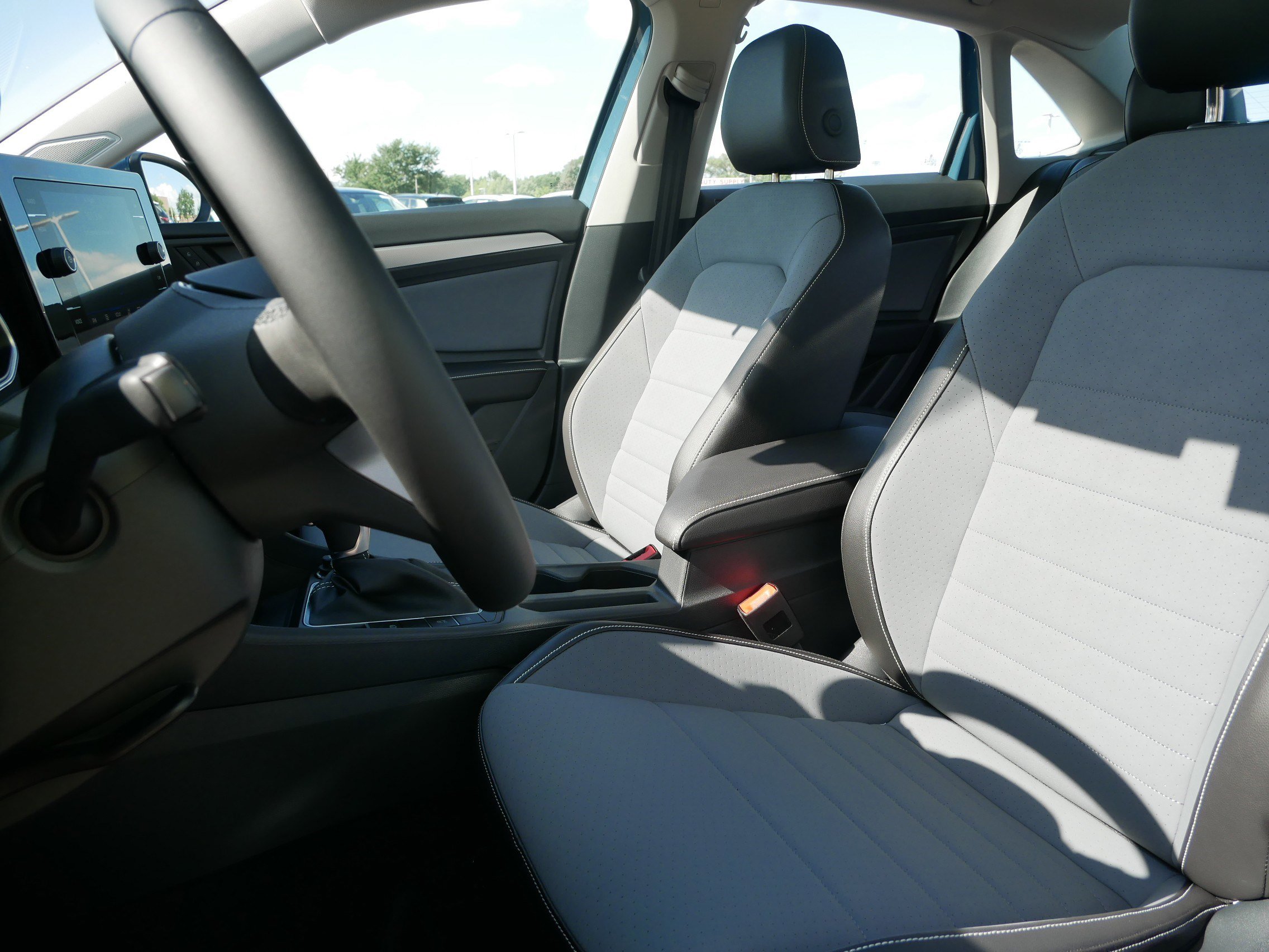 2025 Volkswagen Jetta SE photo 4