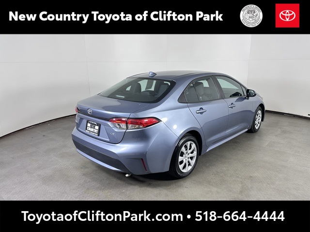2022 Toyota Corolla LE photo 3