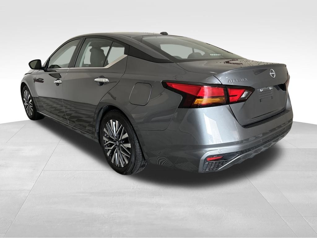 2024 Nissan Altima 2.5 SV photo 2