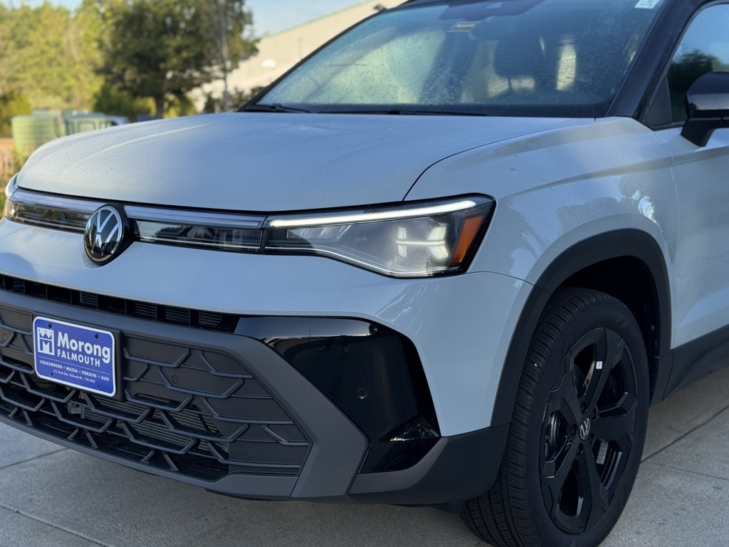 2025 Volkswagen Taos SE photo 4