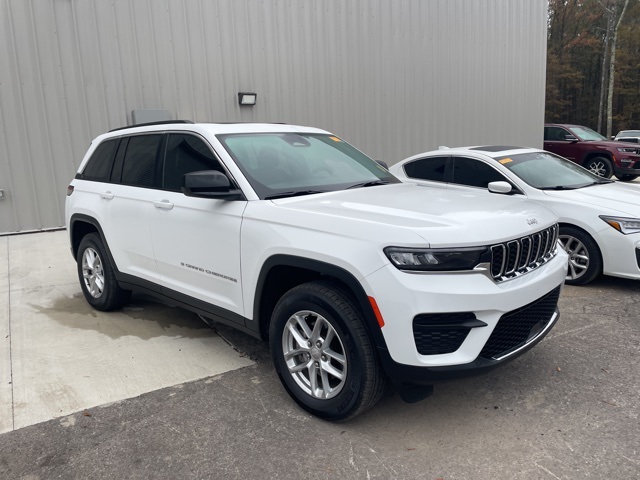 2025 Jeep Grand Cherokee Laredo photo 3