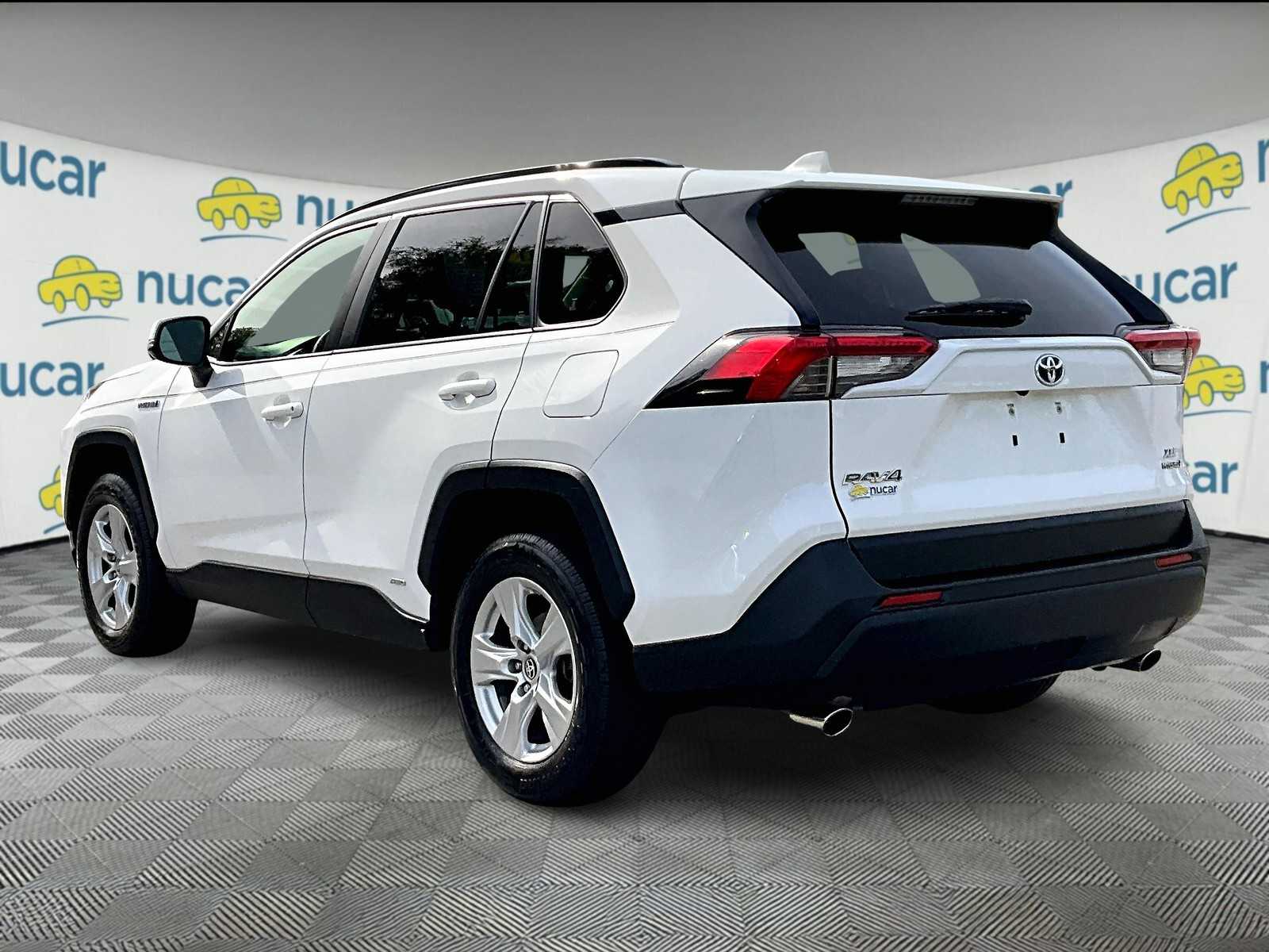2021 Toyota RAV4 XLE photo 4