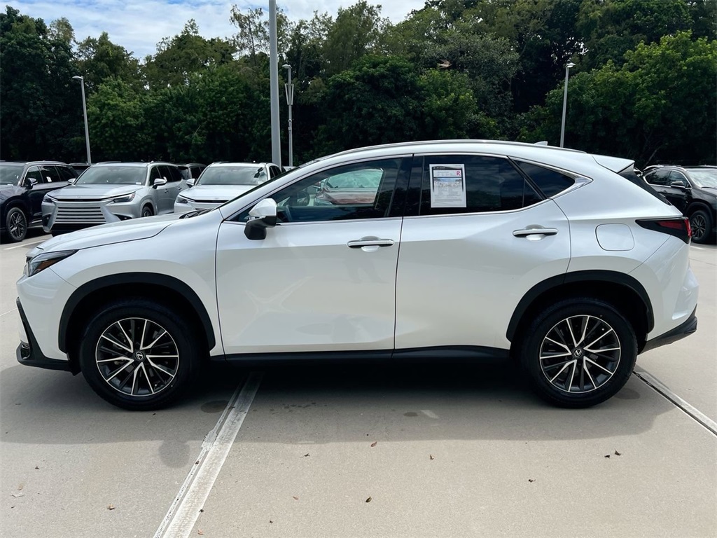 2024 Lexus NX 250 photo 3