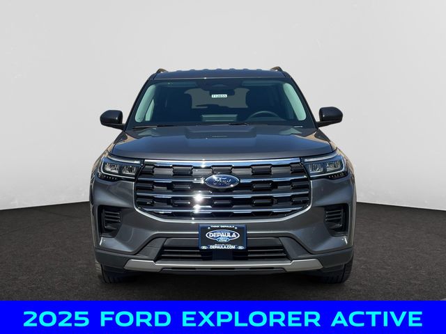 2025 Ford Explorer photo 3