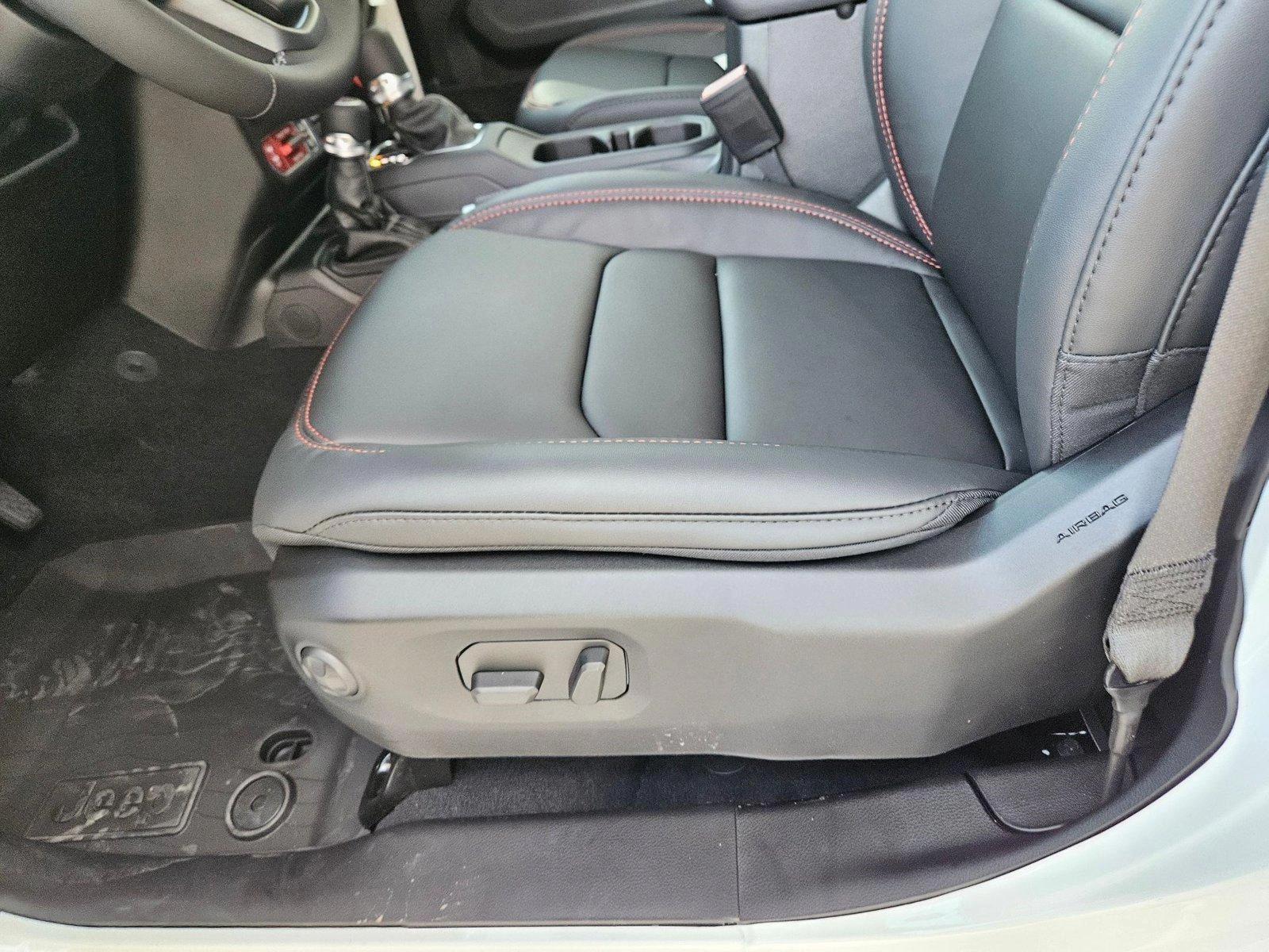 2025 Jeep Wrangler Rubicon photo 4