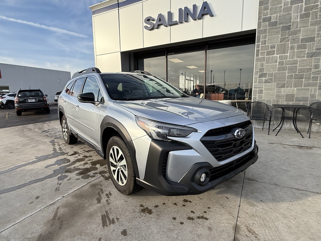 2025 Subaru Outback Premium's photo