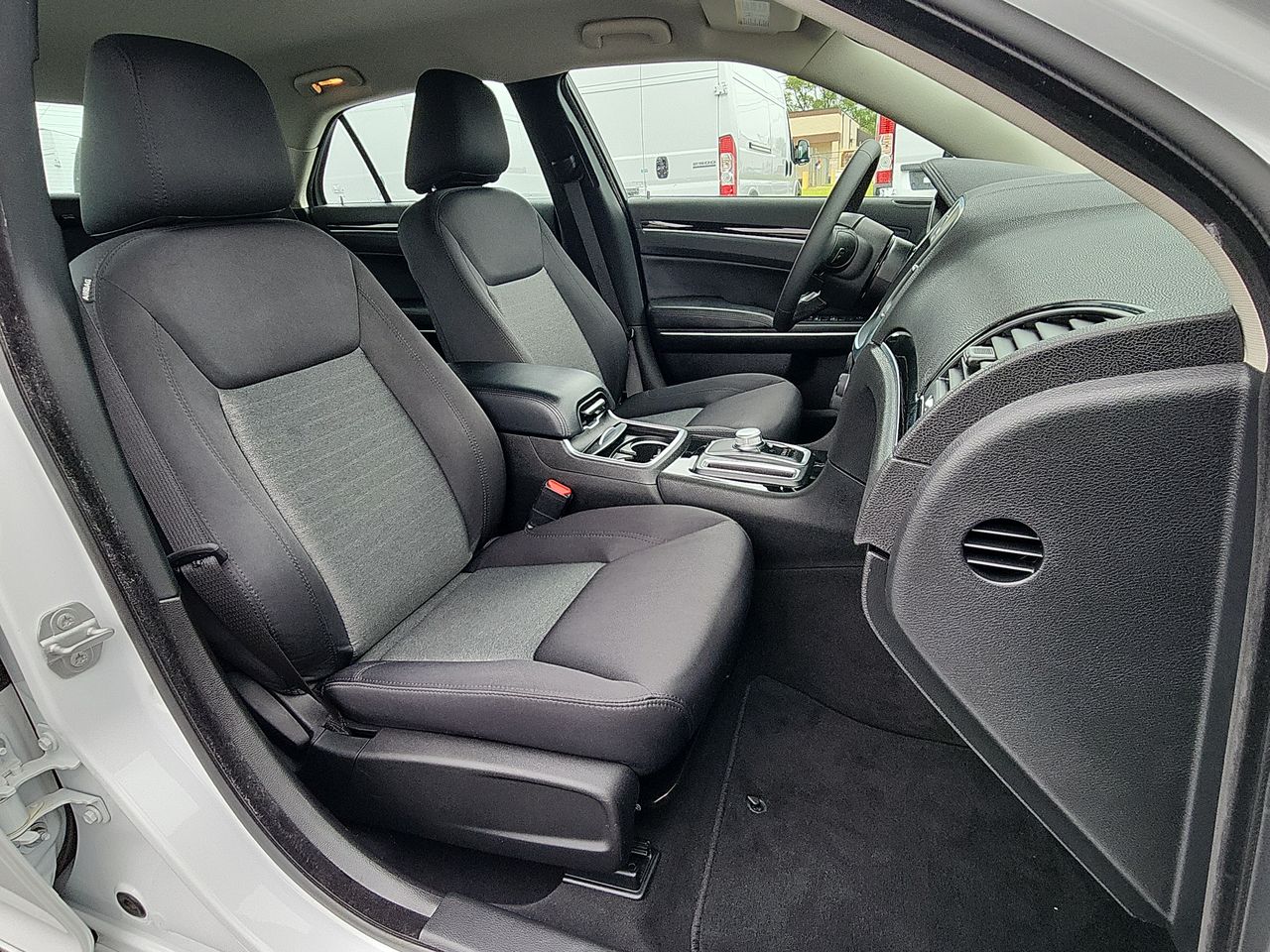 2023 Chrysler 300 Touring photo 21