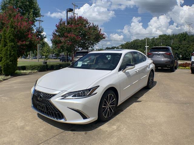 2025 Lexus ES Hybrid 300h's photo