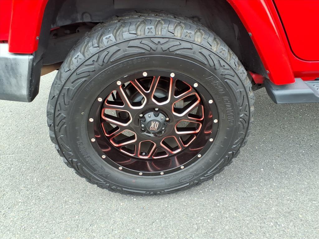 2015 Jeep Wrangler Unlimited Sahara photo 9