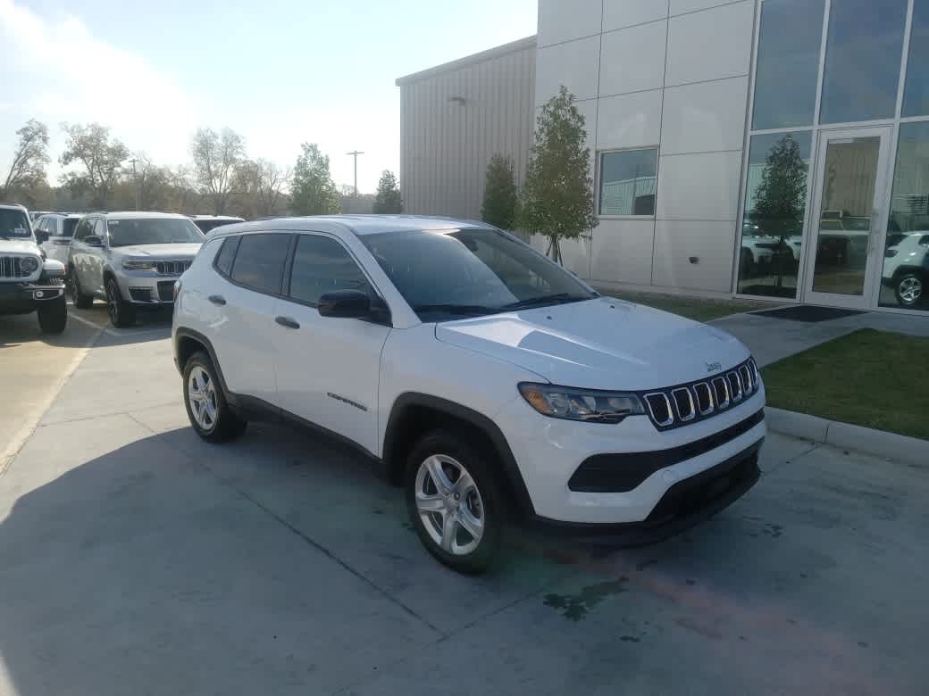 2024 Jeep Compass Sport photo 2