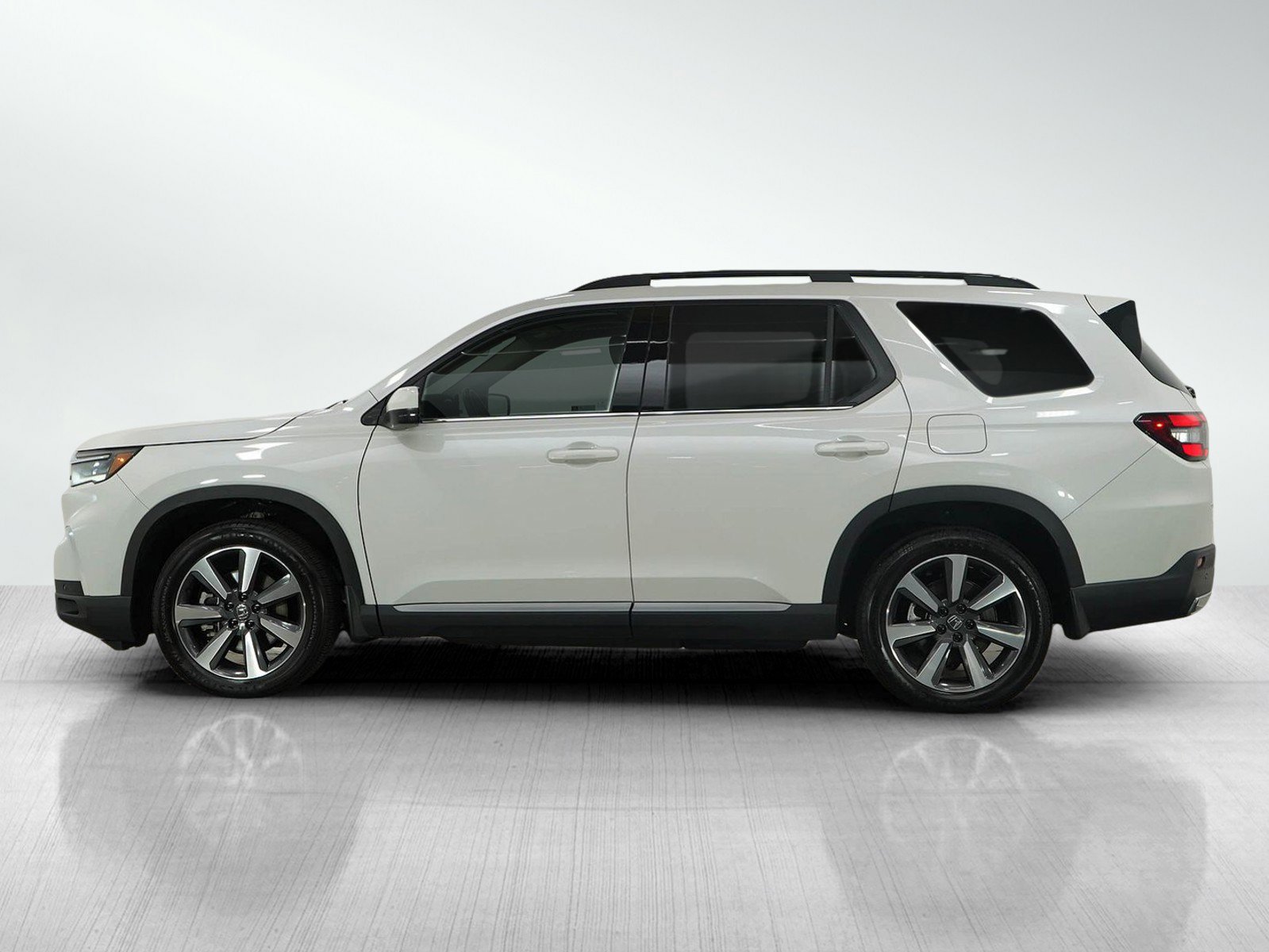 Used 2023 Honda Pilot Touring with VIN 5FNYG1H75PB007351 for sale in Burnsville, Minnesota