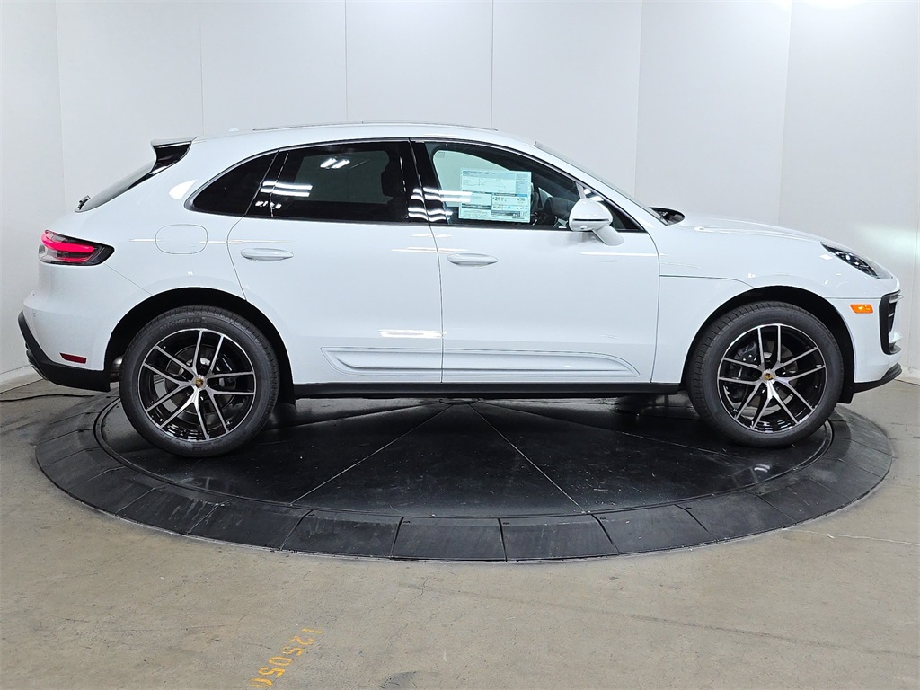 2026 Porsche Macan T photo 6