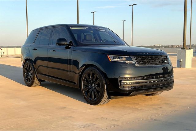 2023 Land Rover Range Rover SE photo 3