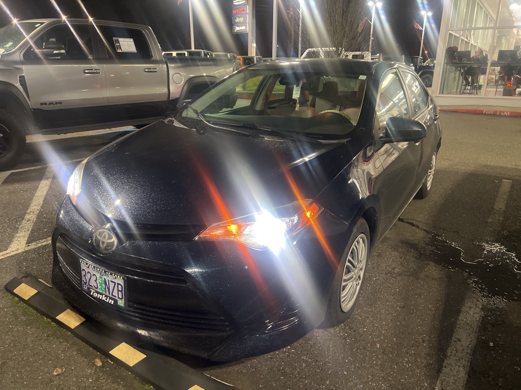 2018 Toyota Corolla LE photo 2