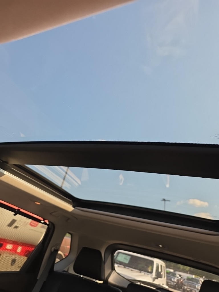 2023 Nissan Rogue SV photo 5