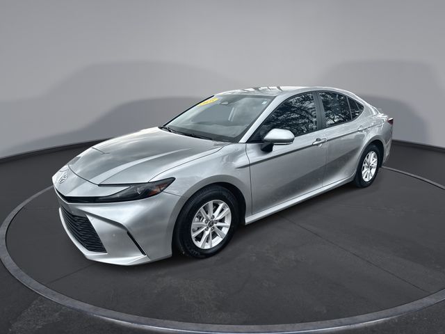 2025 Toyota Camry LE's photo