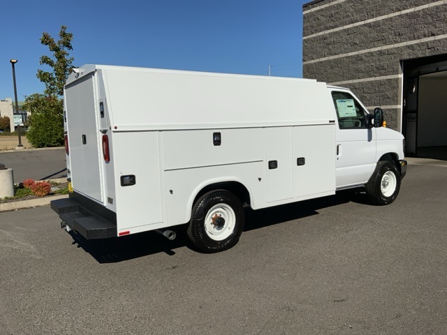 2025 Ford E-350 Base photo 4