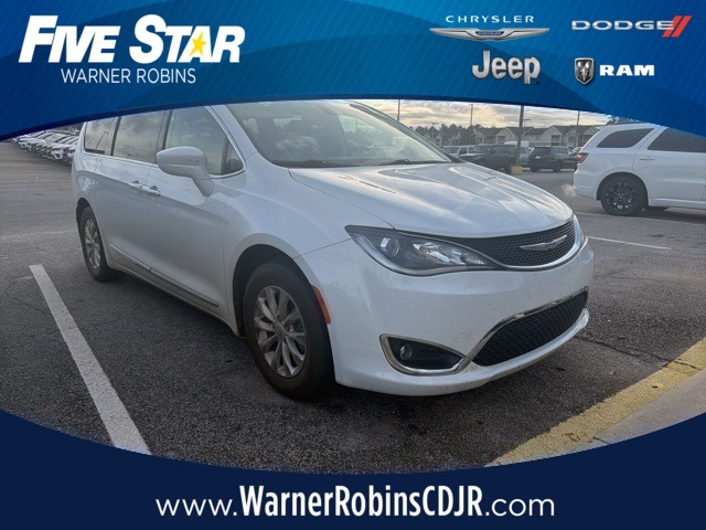 2018 Chrysler Pacifica Touring L's photo