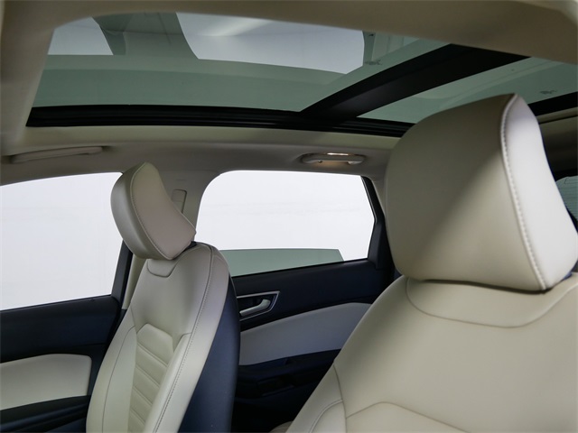 2023 Ford Edge SEL photo 17