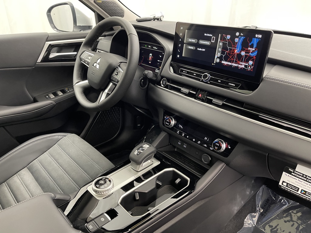 2025 Mitsubishi Outlander SE photo 26