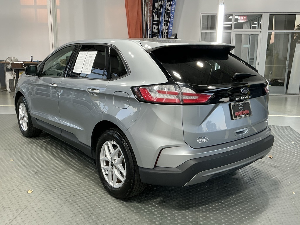 2024 Ford Edge SEL photo 2
