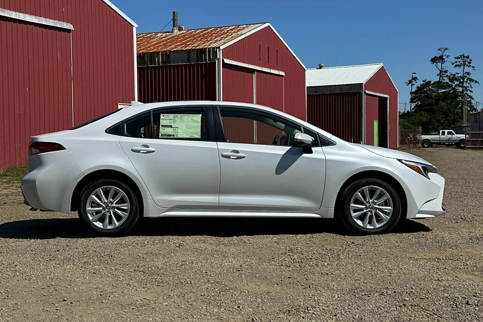 2025 Toyota Corolla Hybrid XLE photo 3