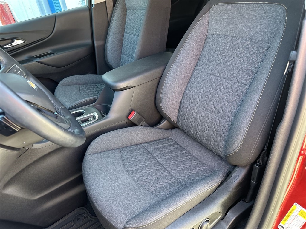 2023 Chevrolet Equinox LT photo 3