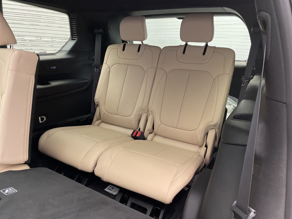 2025 Jeep Grand Cherokee Limited photo 15