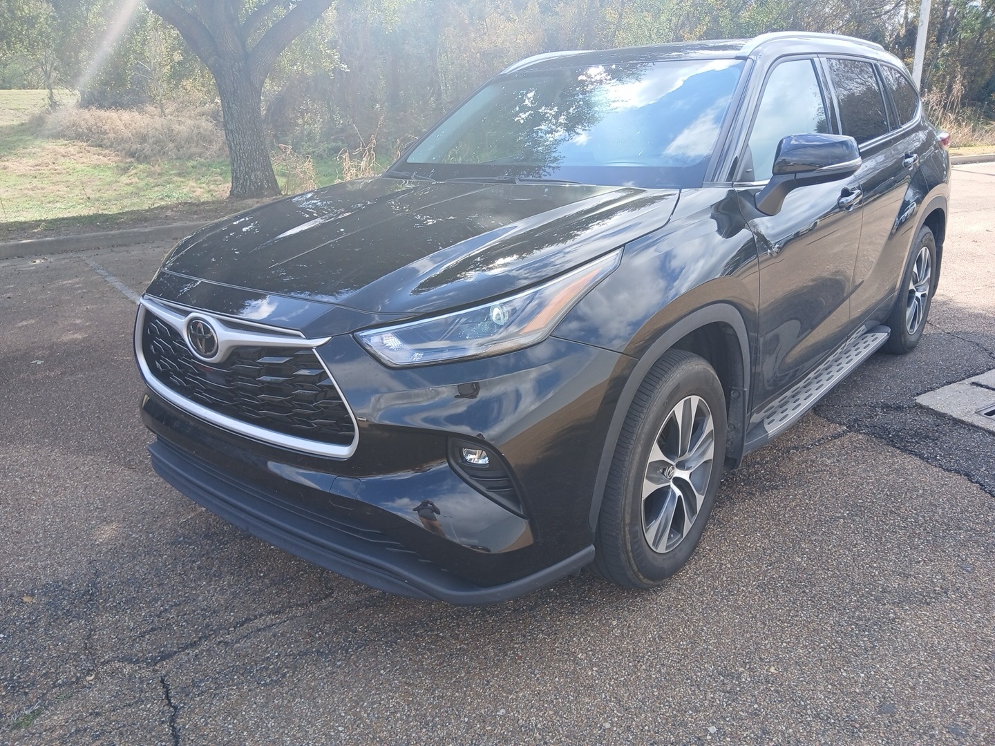 2022 Toyota Highlander XLE photo 3