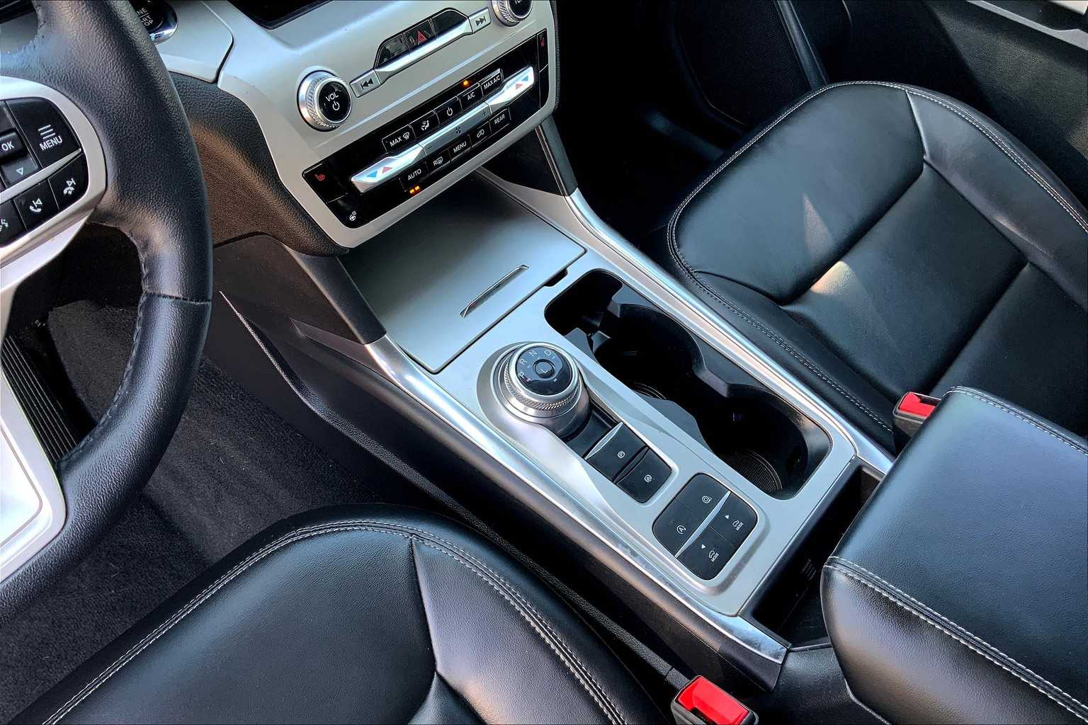 2023 Ford Explorer XLT photo 13