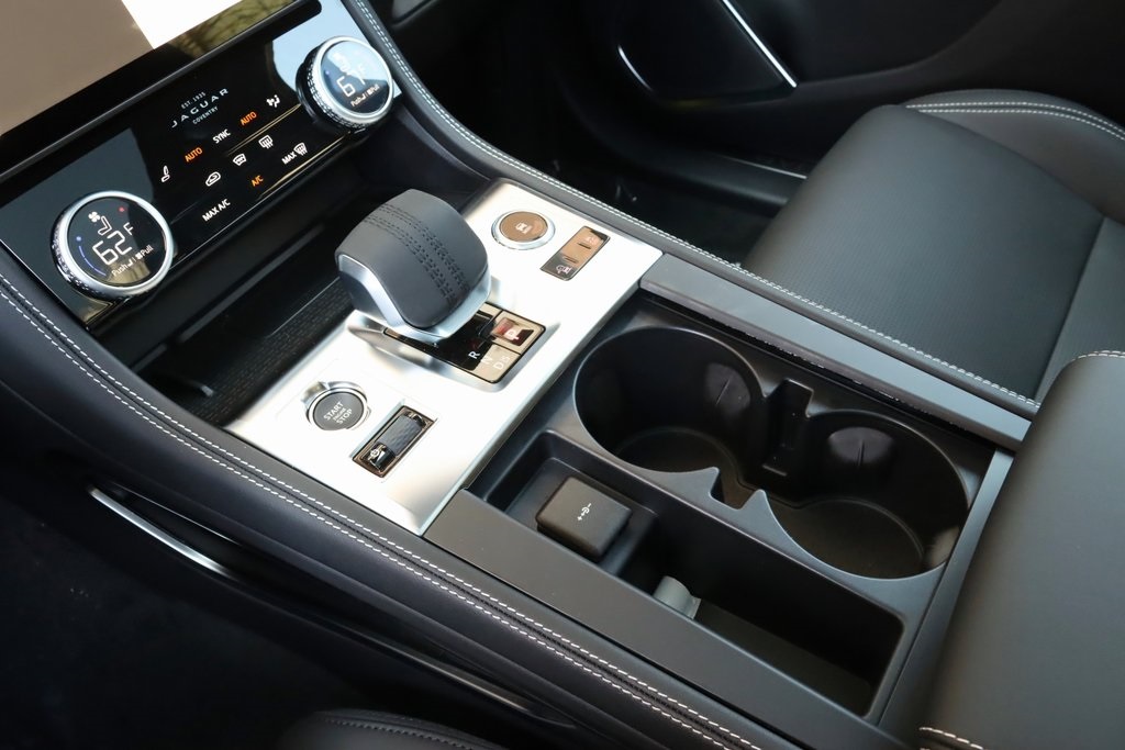 2026 JAGUAR PACE P250 - Image 32