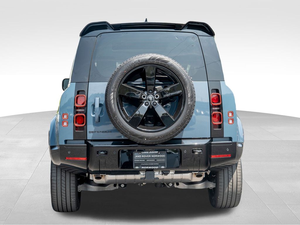 2025 Land Rover Defender 110 X-Dynamic SE photo 5