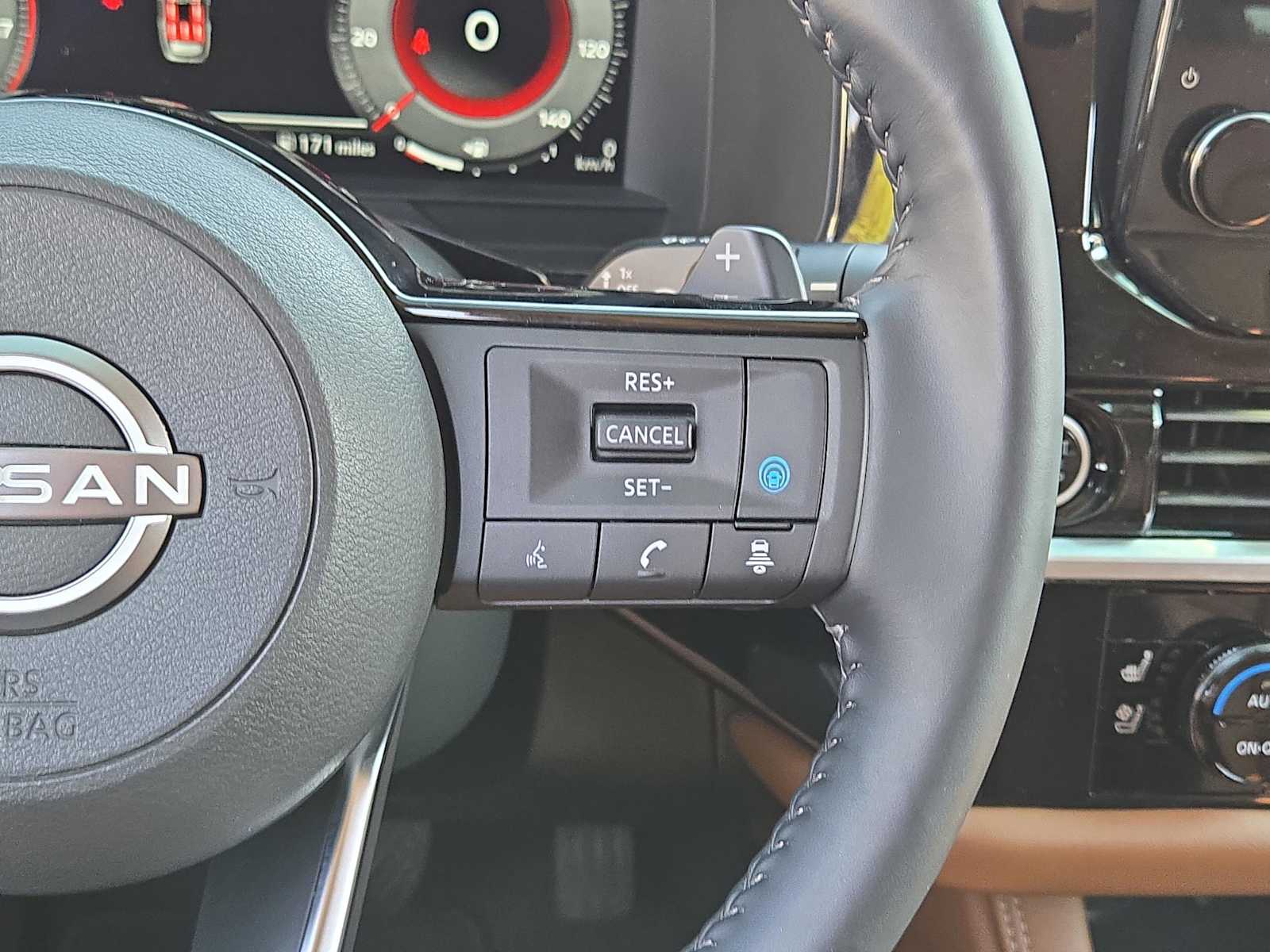 2024 Nissan Pathfinder Platinum photo 26