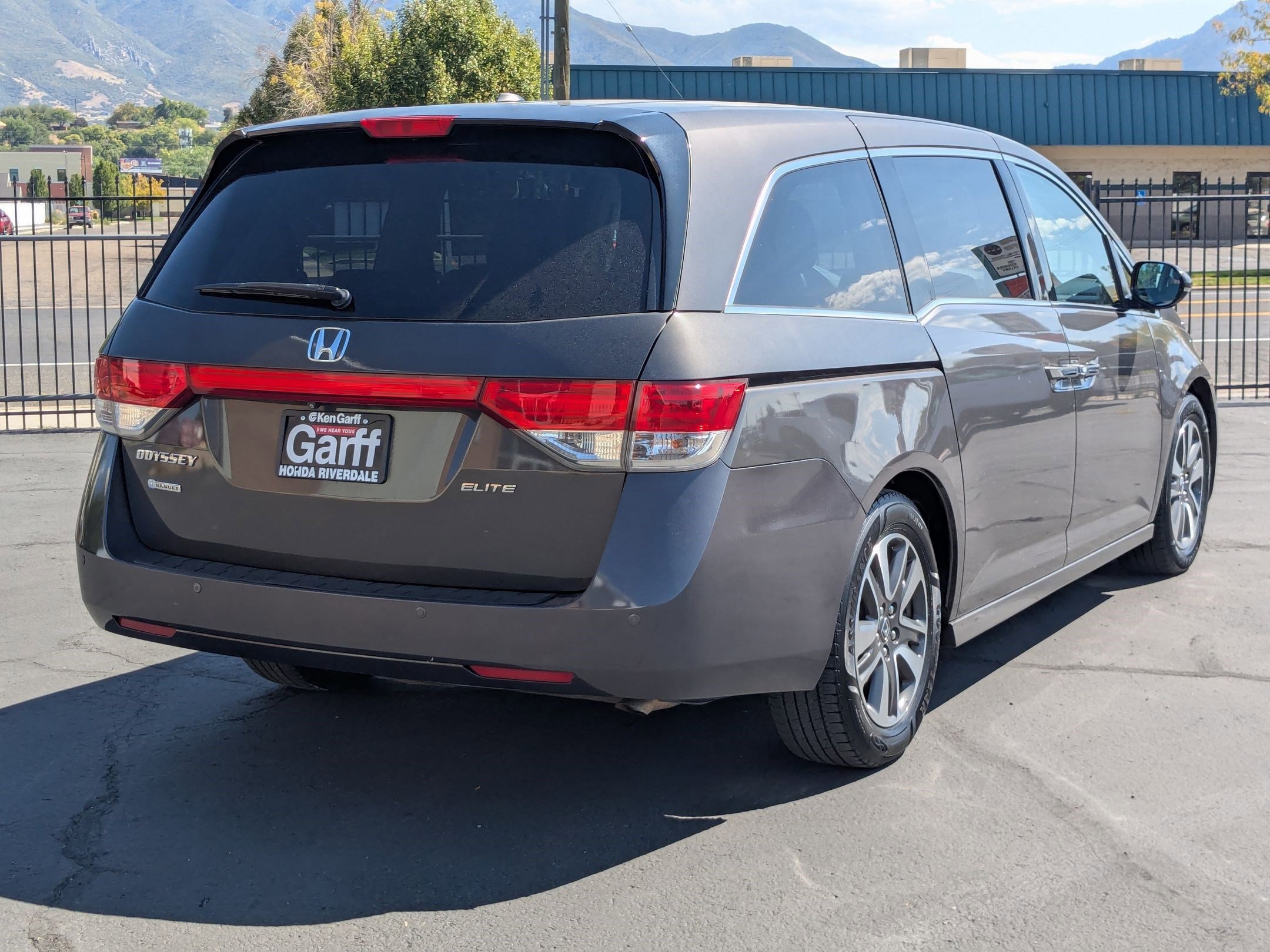 2016 Honda Odyssey Touring Elite photo 3
