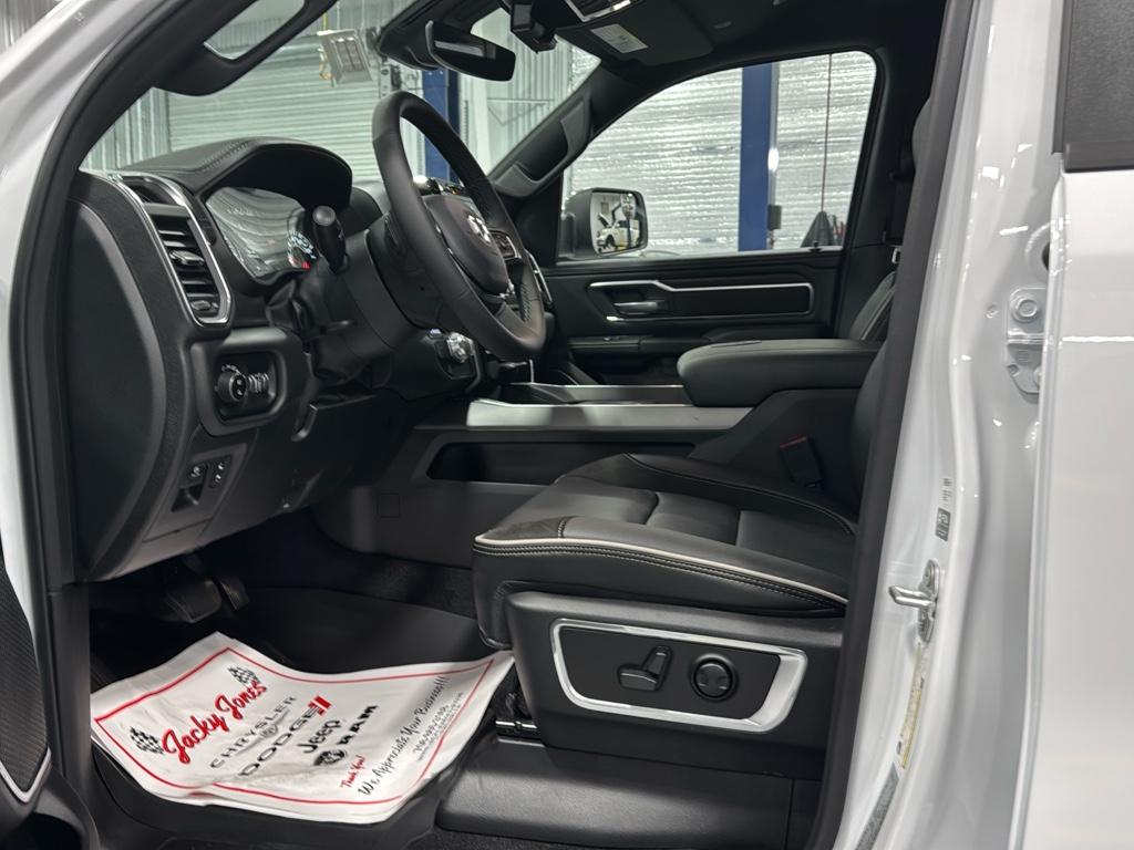 2025 Ram 1500 Laramie photo 2