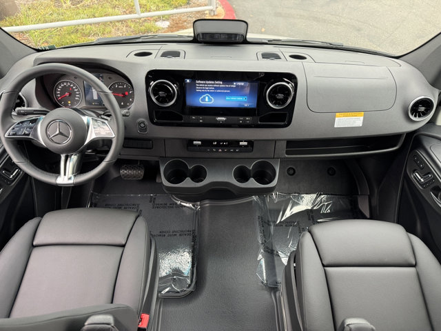 2025 Mercedes Benz Sprinter 2500 photo 3