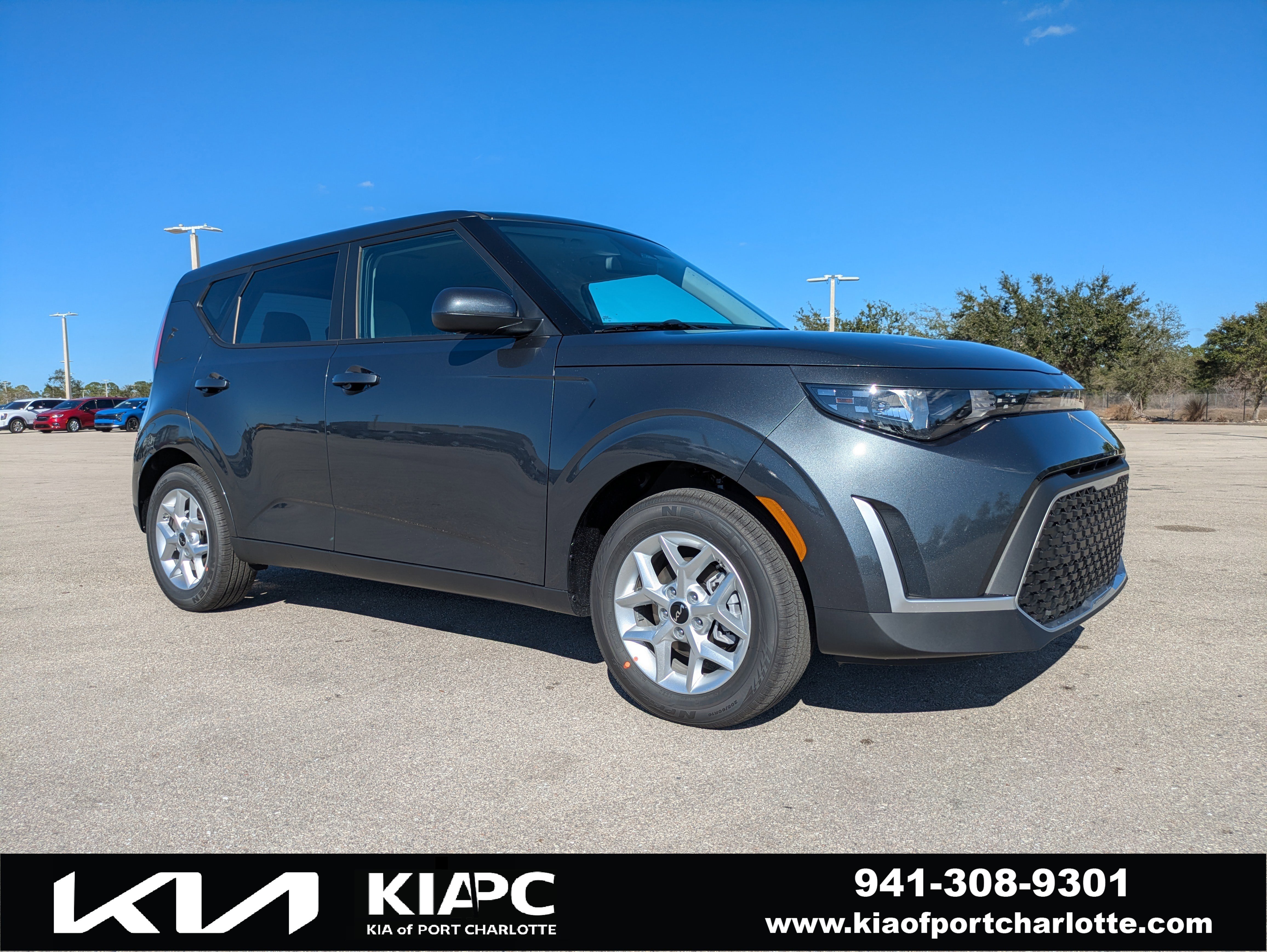 2025 Kia Soul LX's photo
