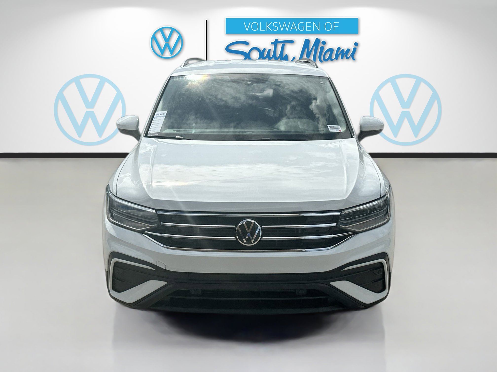 2023 Volkswagen Tiguan S photo 2