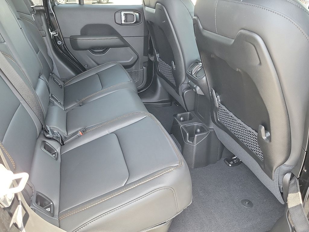 2025 Jeep Gladiator Sport photo 2