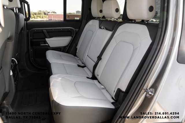 2025 Land Rover Defender 110 S photo 40