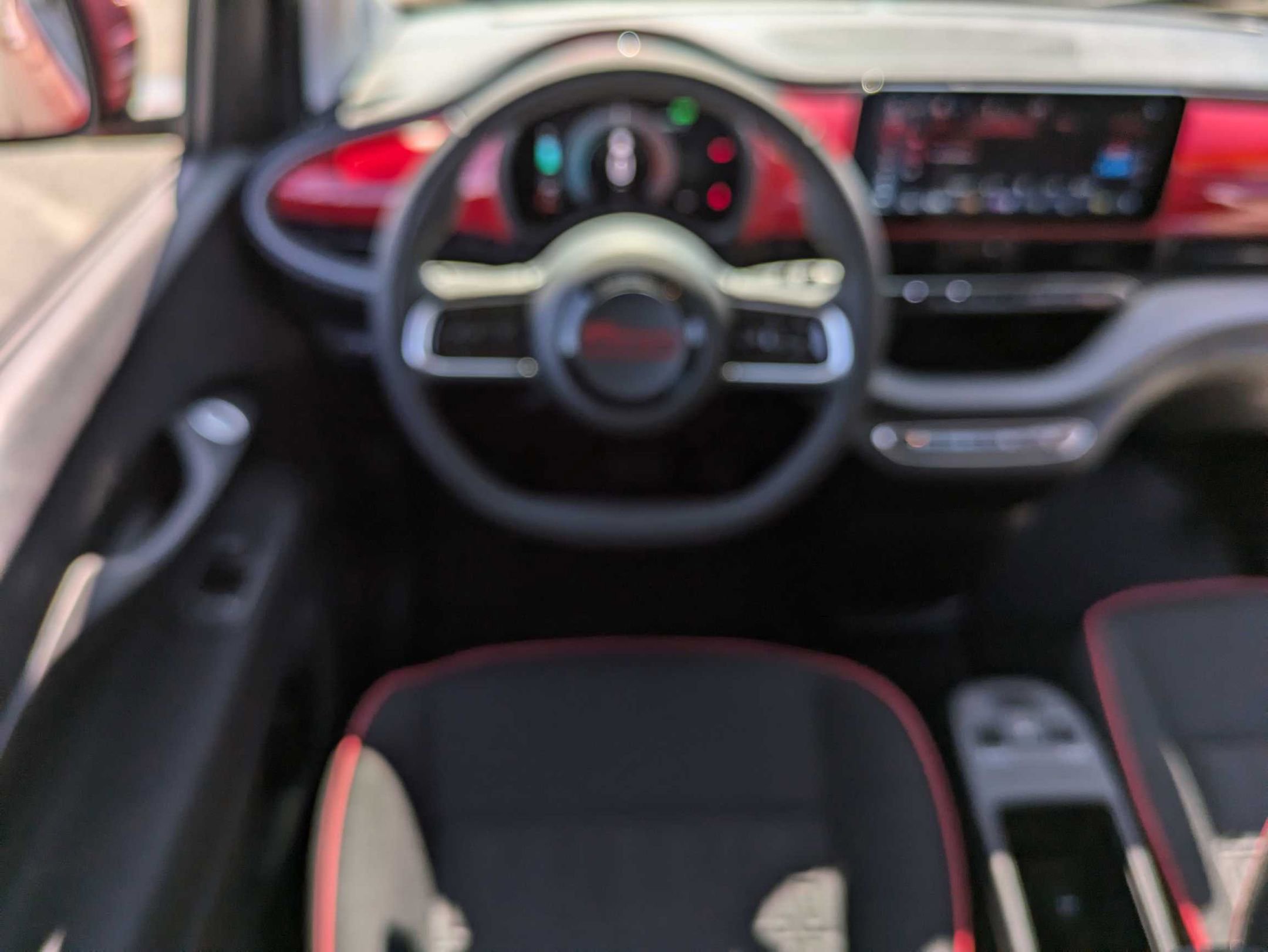 2024 Fiat 500e Red photo 5