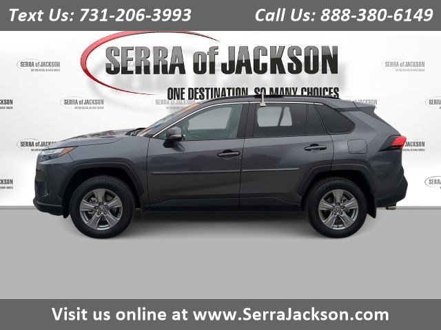 2024 Toyota RAV4 XLE's photo