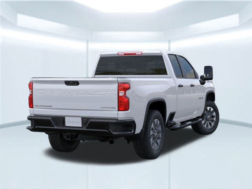 2026 Chevrolet Silverado 2500HD Custom photo 3