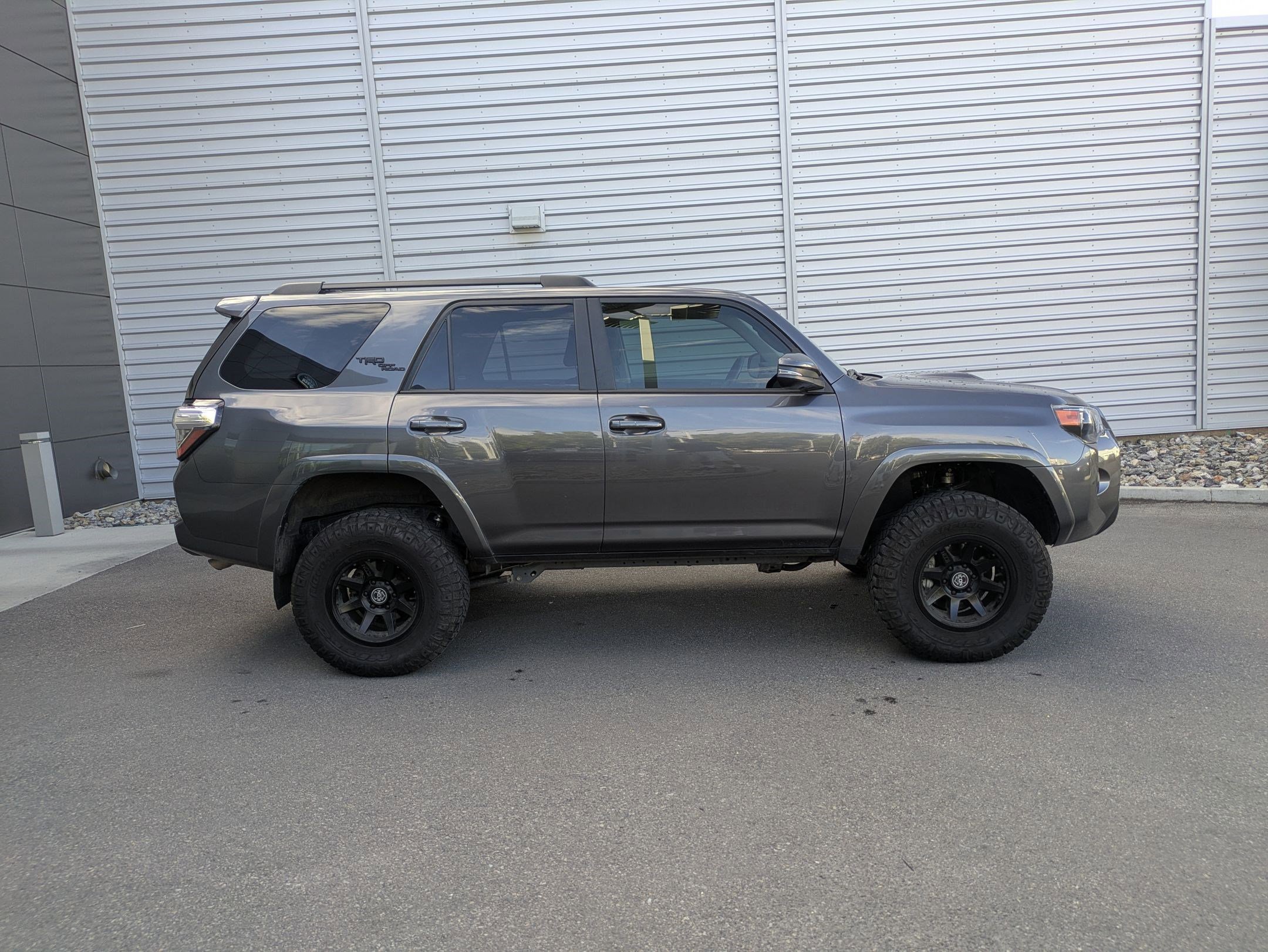 2023 Toyota 4Runner TRD photo 2