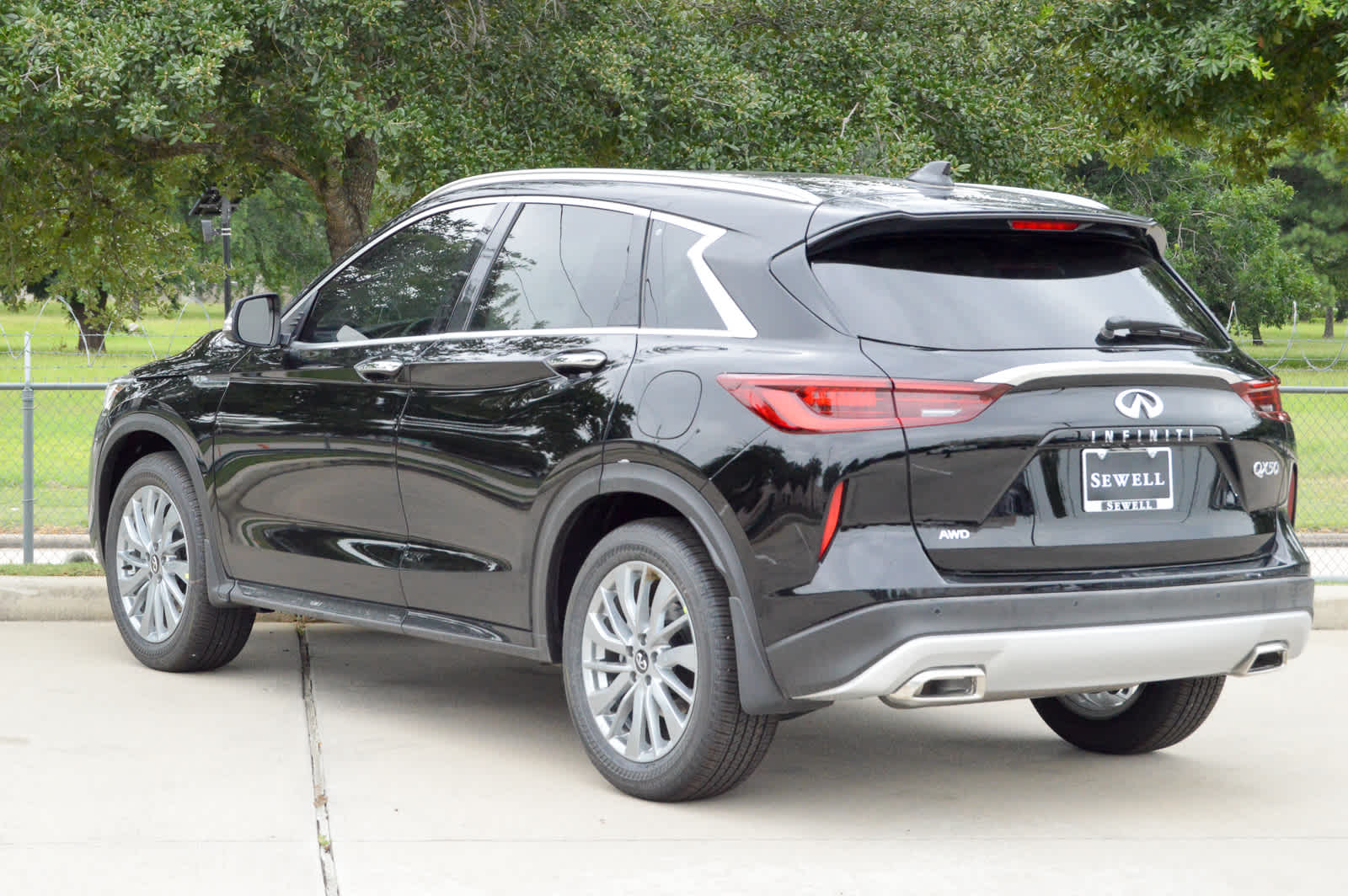 2025 Infiniti QX50 Luxe AWD photo 4