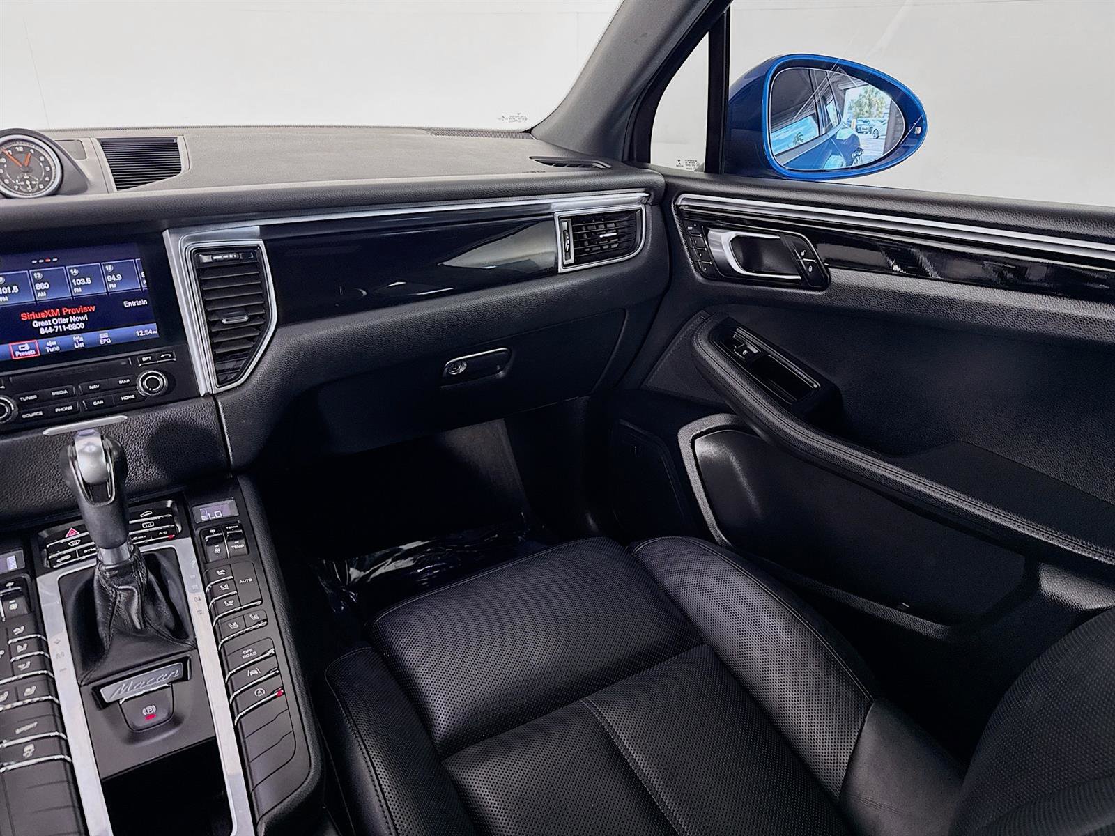 2018 Porsche Macan Base photo 25